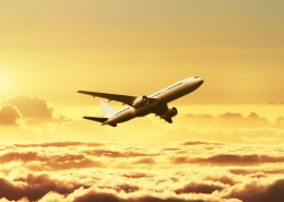 空中飞行的飞机图片