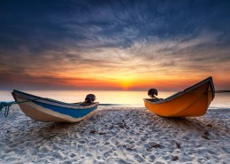 停泊的小船图片