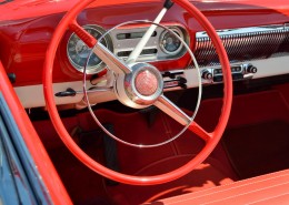 汽车方向盘特写图片