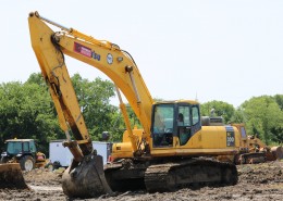 施工中的挖掘机图片大全