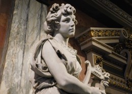 欧美风格的人物雕像图片