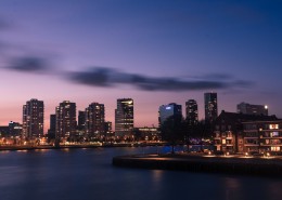 夜幕中的城市图片