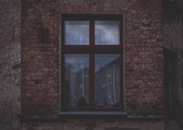 紧闭的窗户图片