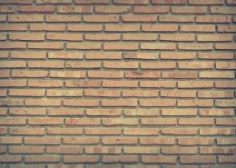 由砖和水泥建成的墙图片