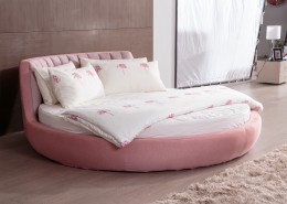 柔软舒适的大床图片