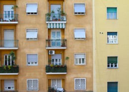 整齐的窗户图片