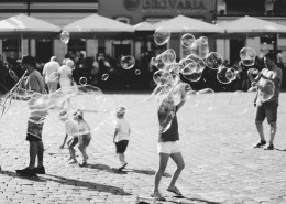 黑白街头摄影图片