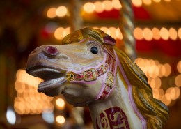 游乐场旋转木马复古油画图片