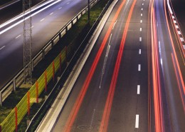 公路上延时拍摄出现的汽车灯光图片大全