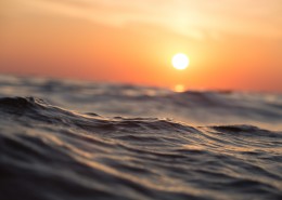 平静的海面图片