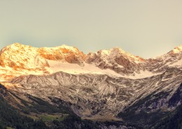 连绵不断的山峦图片