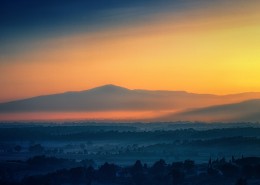 夕阳雾景图片