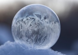 冰凝结成的圆球图片大全