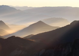 重岩叠嶂的山脉图片