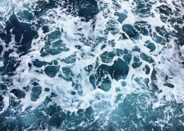 激起的浪花图片