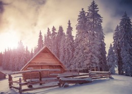 雪中小木屋图片