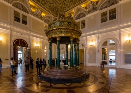 俄罗斯冬宫博物馆建筑风景图片