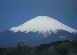 有积雪的富士山图片