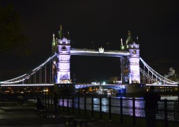 夜幕下的伦敦塔桥图片