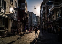 欧洲小城的一处街道图片