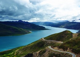 美丽的羊卓雍措风景图片