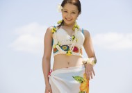 女性海边清爽度假图片