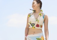 女性海边清爽度假图片
