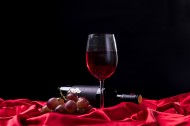 高雅的红酒和红酒杯图片大全