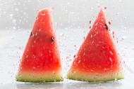 切成块的清凉西瓜图片