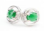 精美的玉石耳钉图片