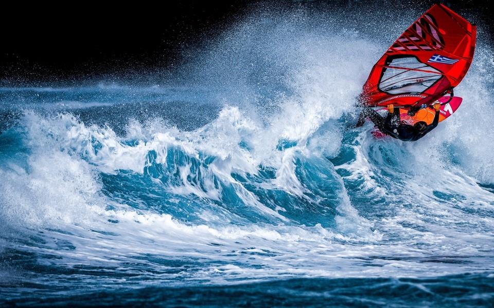 海边冲浪极限运动图片