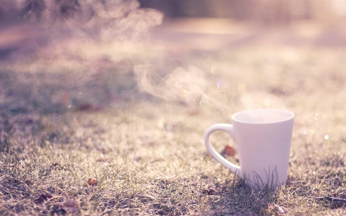 温暖浓郁的咖啡杯高清图片