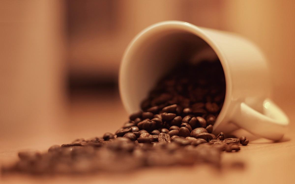 温暖浓郁的咖啡杯高清图片