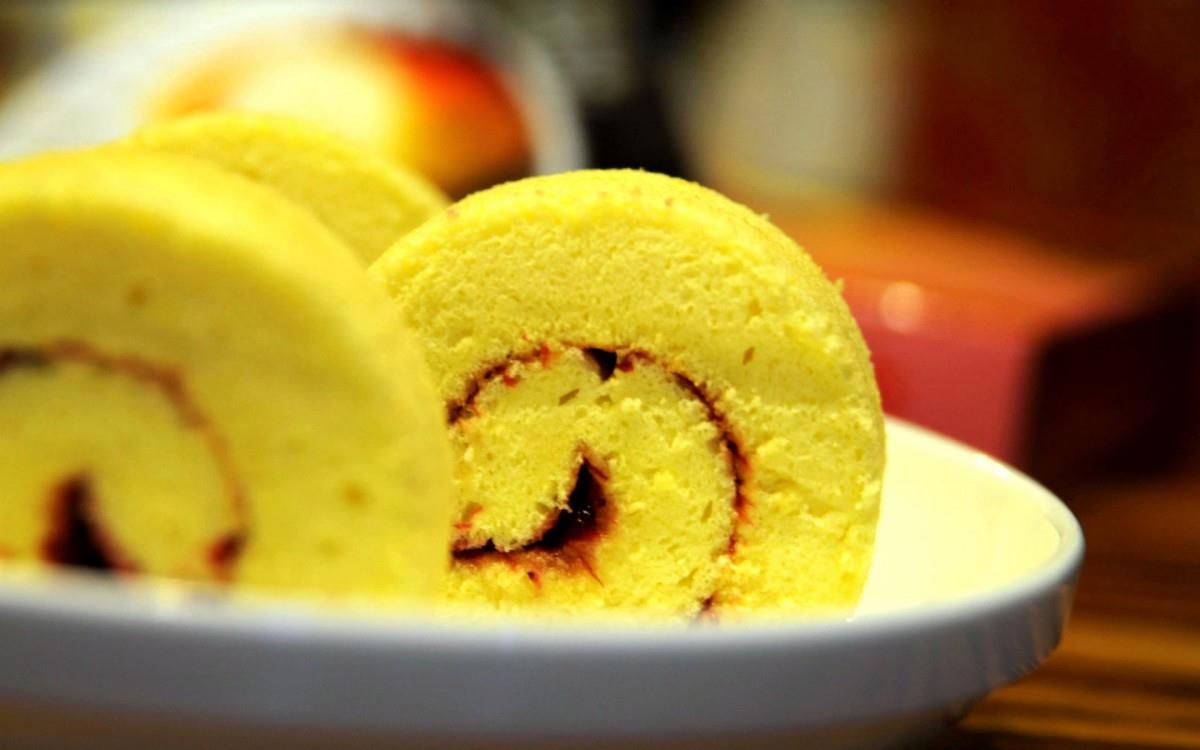 美味的瑞士卷糕点图片