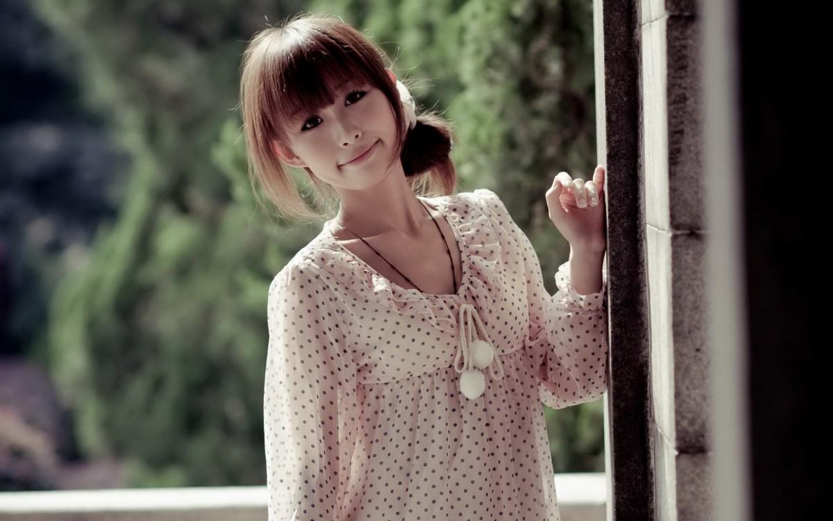 可爱的长发美女图片大全