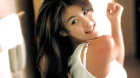 韩国女星河智苑图片