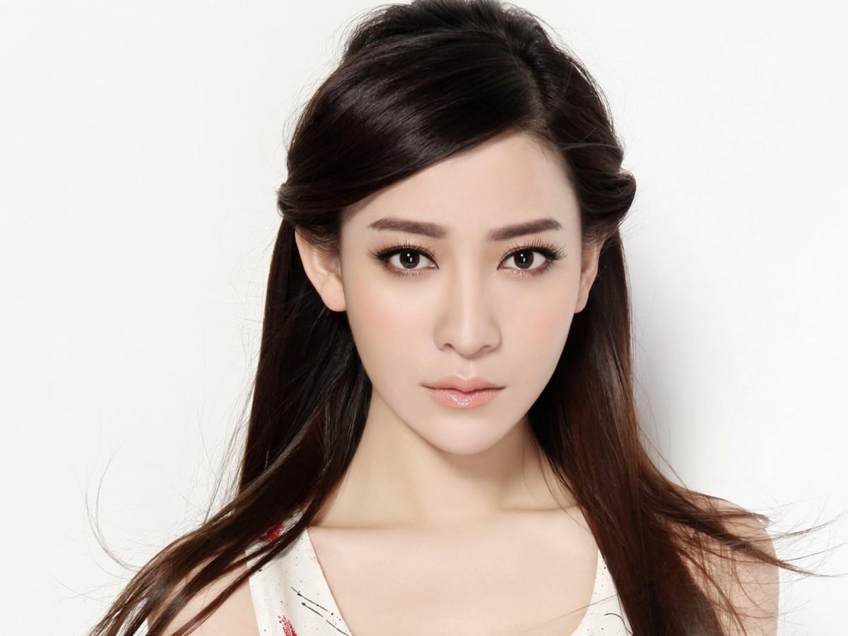 长发美女林冶图片大全