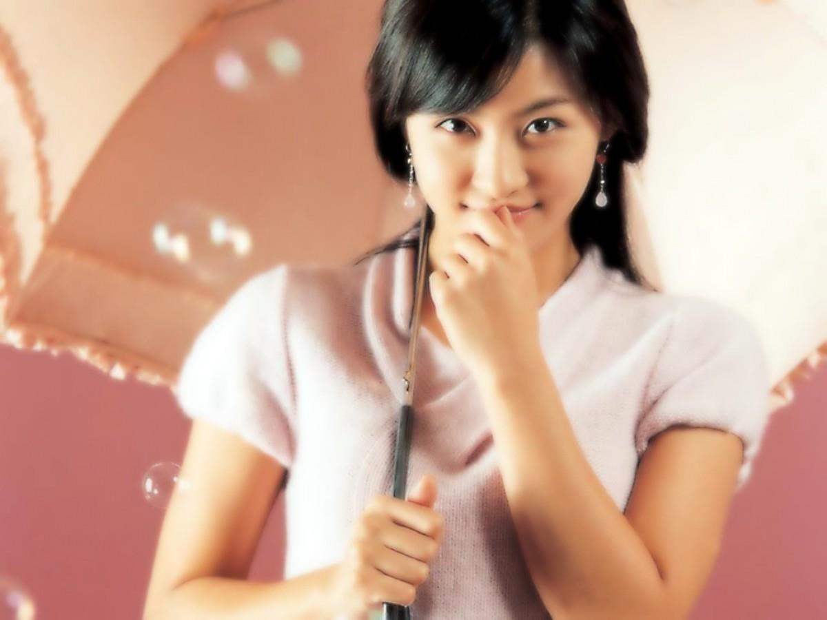 韩国女星河智苑图片