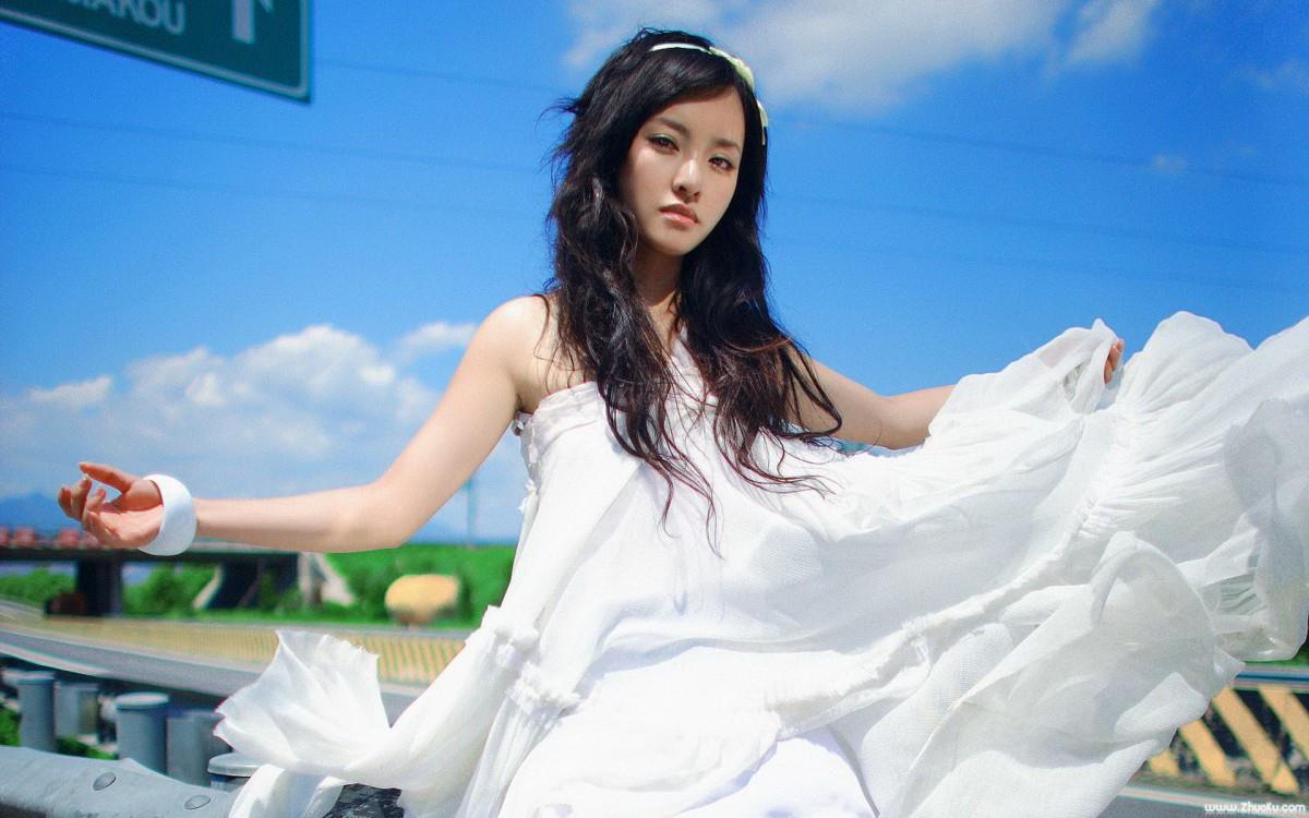 粉红公主卢思思图片大全