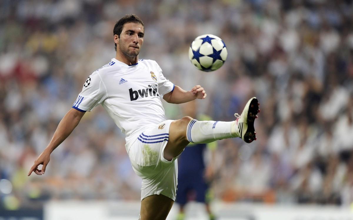 足球明星伊瓜因高清图片