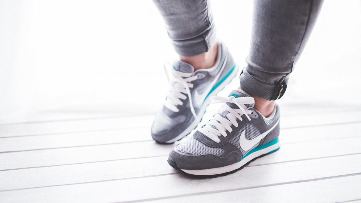 耐克品牌运动鞋图片