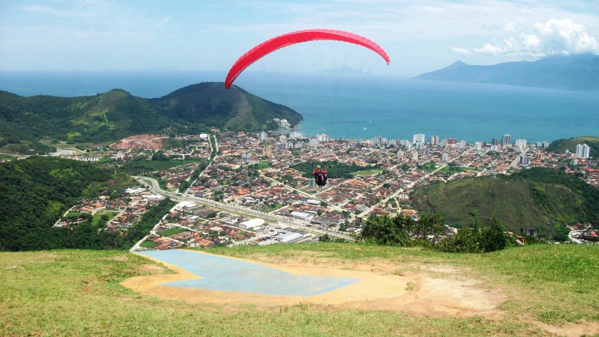 滑翔伞运行图片