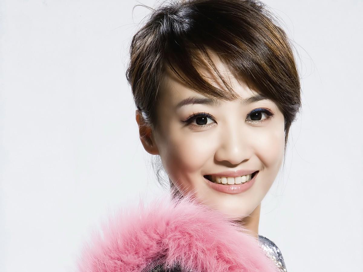 主持人左岩图片