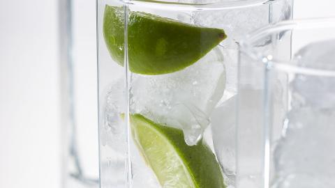 清凉一夏冰块饮料图片