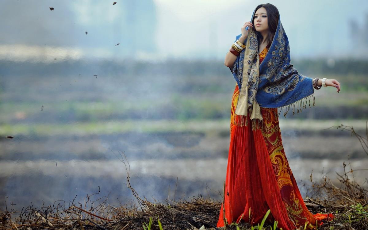 美女露露风情图片