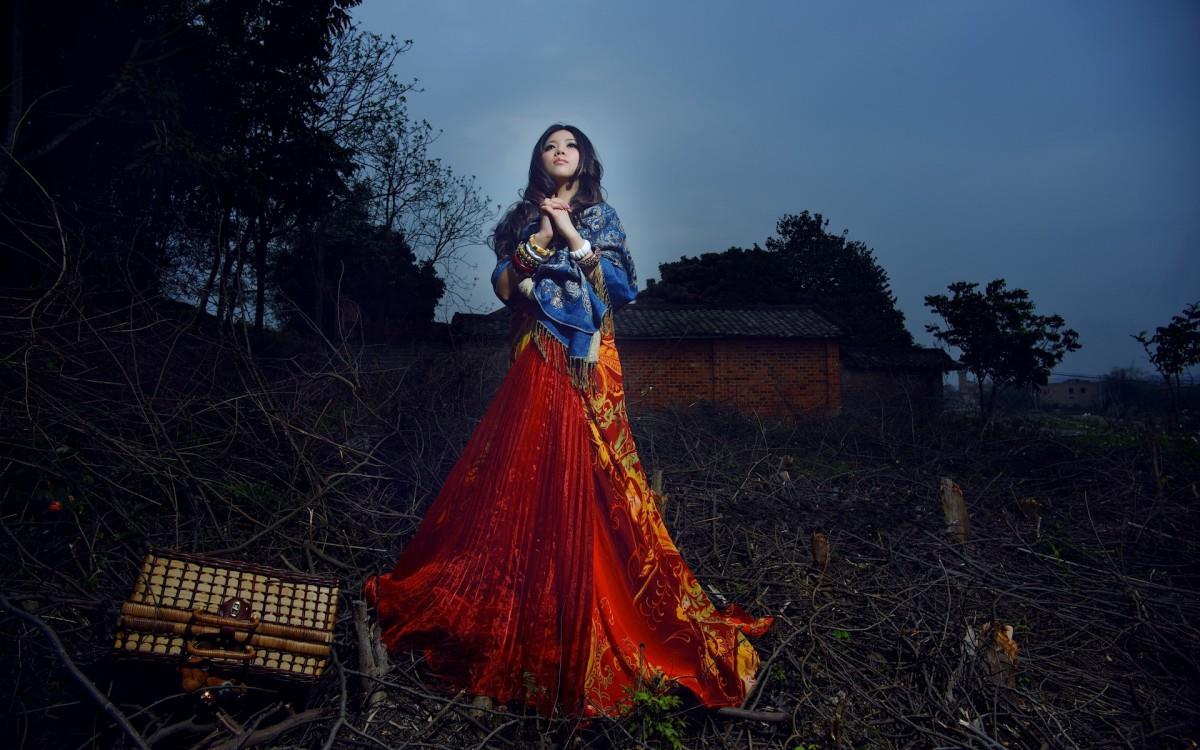 美女露露风情图片