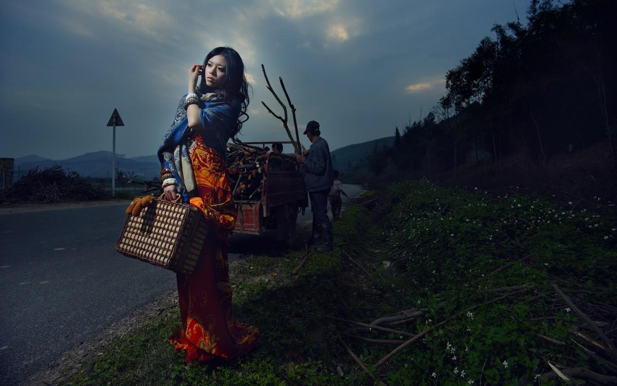 美女露露风情图片