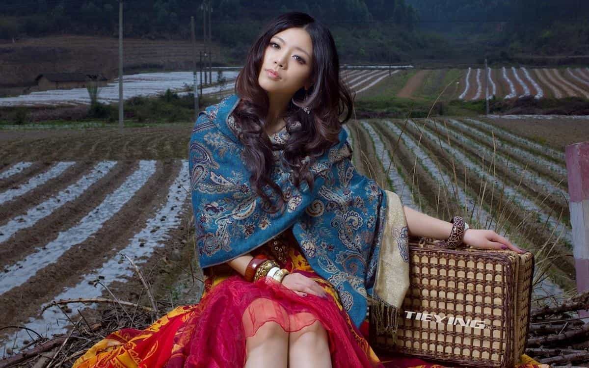 美女露露风情图片