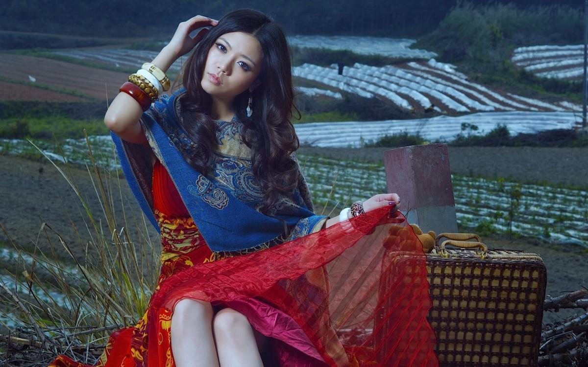 美女露露风情图片