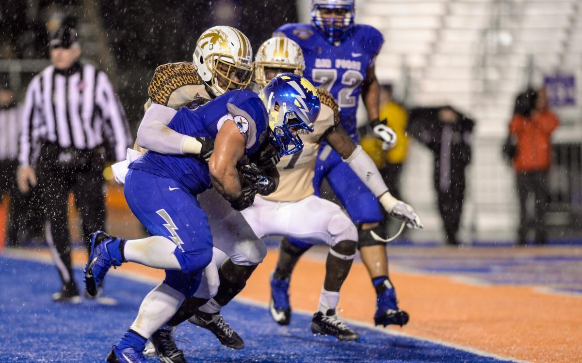 橄榄球比赛运动图片